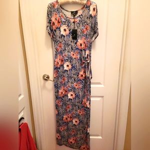 Woman's wrap style short sleeve dress. NWT